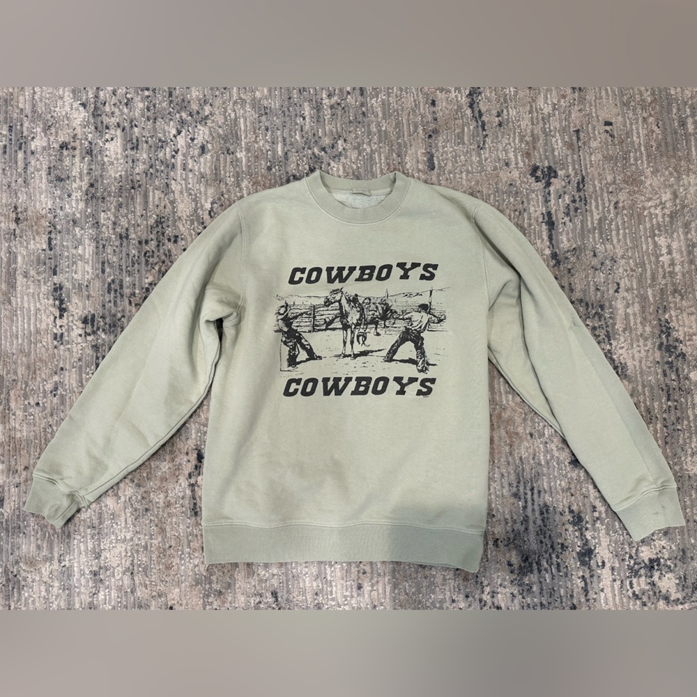 John Galt Cowboys Crew Neck Sweatshirt fits like a Small/Medium (more small)